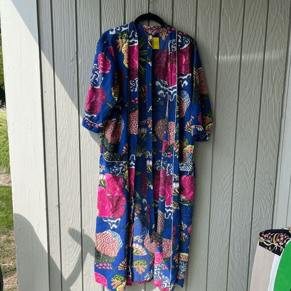 Vintage Lightweight Cotton Robe – Bold Floral Print, Belted Kimono Style - Picture 5 of 10